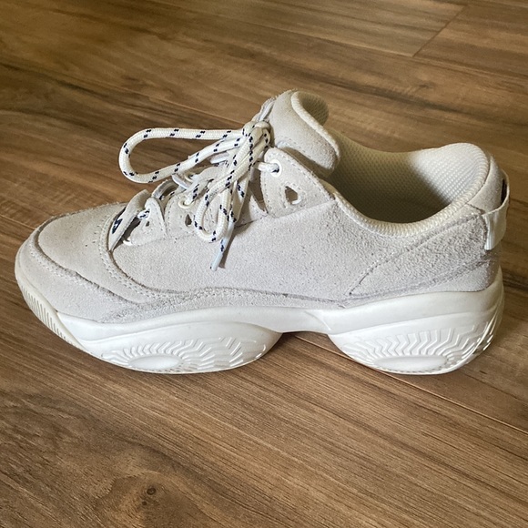 Chunky Fila Sneakers - Picture 7 of 9